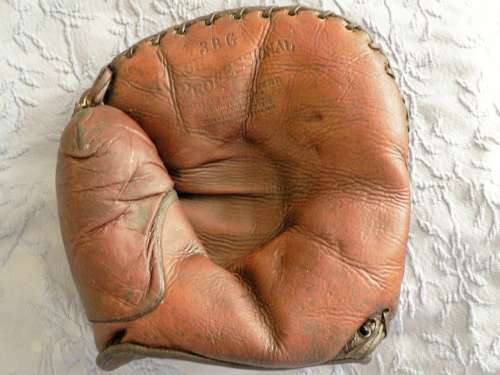 A.J. Reach 3BG Basemitt Front